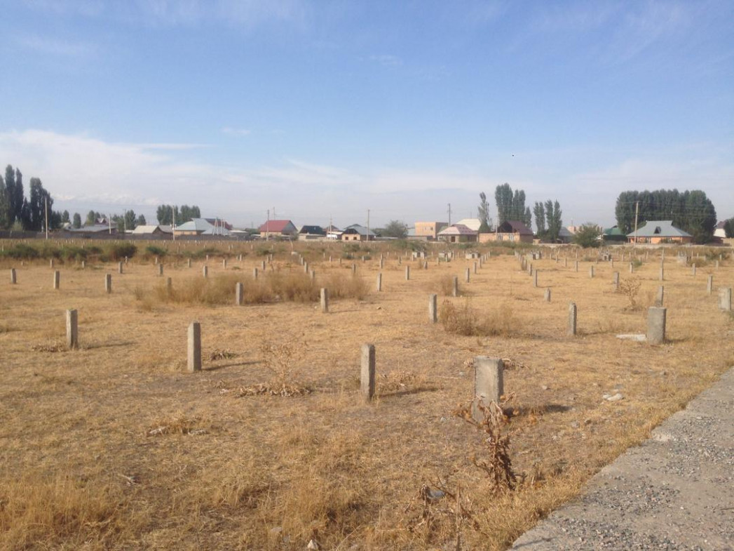 Продается земельный участок промышленного назначения площадью 3,5 Га  в двух километрах от рынка Баят г. Бишкек.